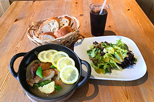 近江鶏と季節野菜の国産レモン仕立て