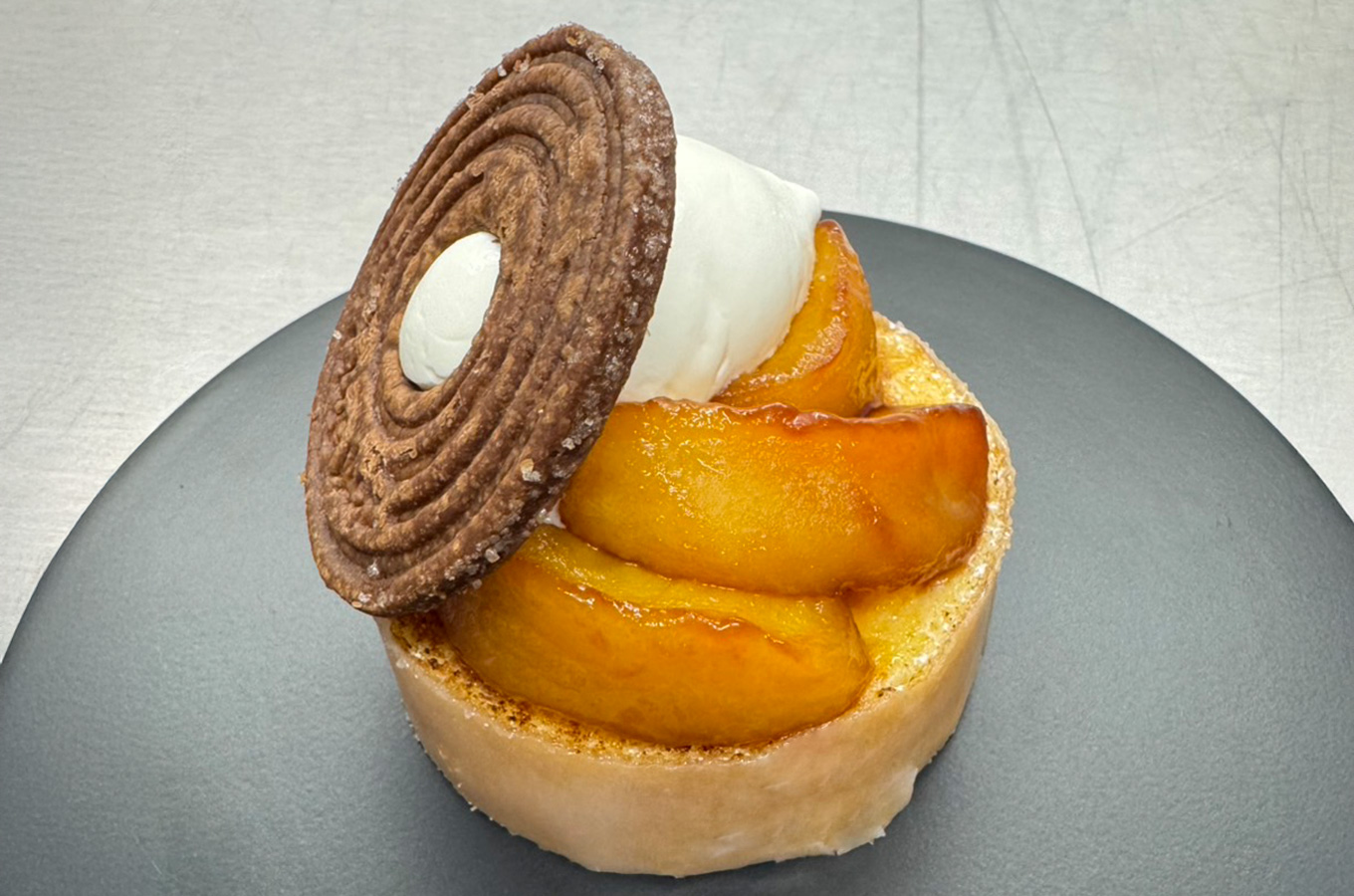 バームロール-りんごのソテーを添えて-