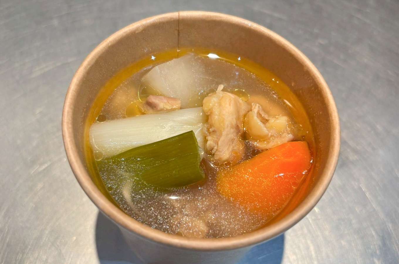 淡海地鶏とラコ野菜で作ったスープ