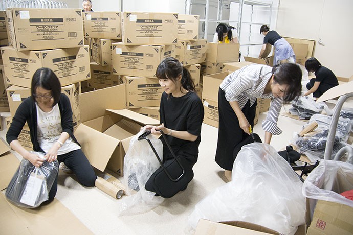 椅子の組み立て